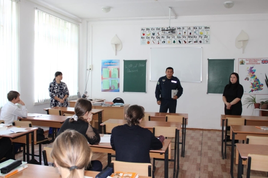 Балаларды қорғау күні қарсаңында мектепте жергілікті атқарушы билік өкілдерімен кездесу өтті.  #Әкем-тiрегiм, анам -жүрегiм